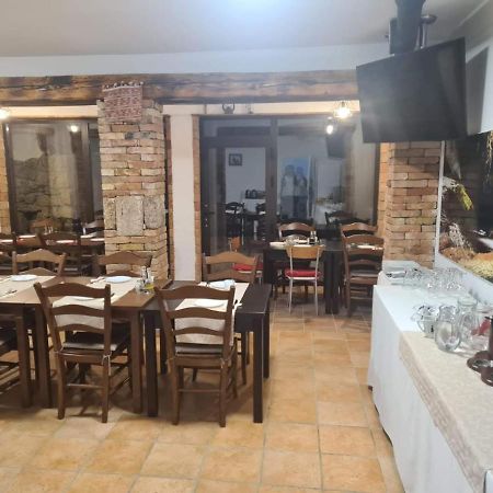 Guest House Slatki Snovi Knin Dış mekan fotoğraf