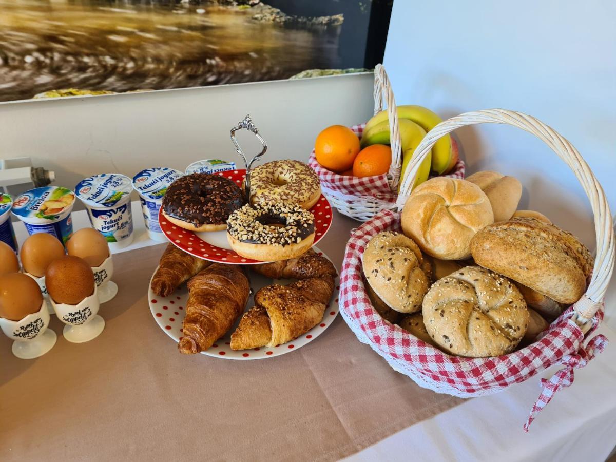 Guest House Slatki Snovi Knin Dış mekan fotoğraf