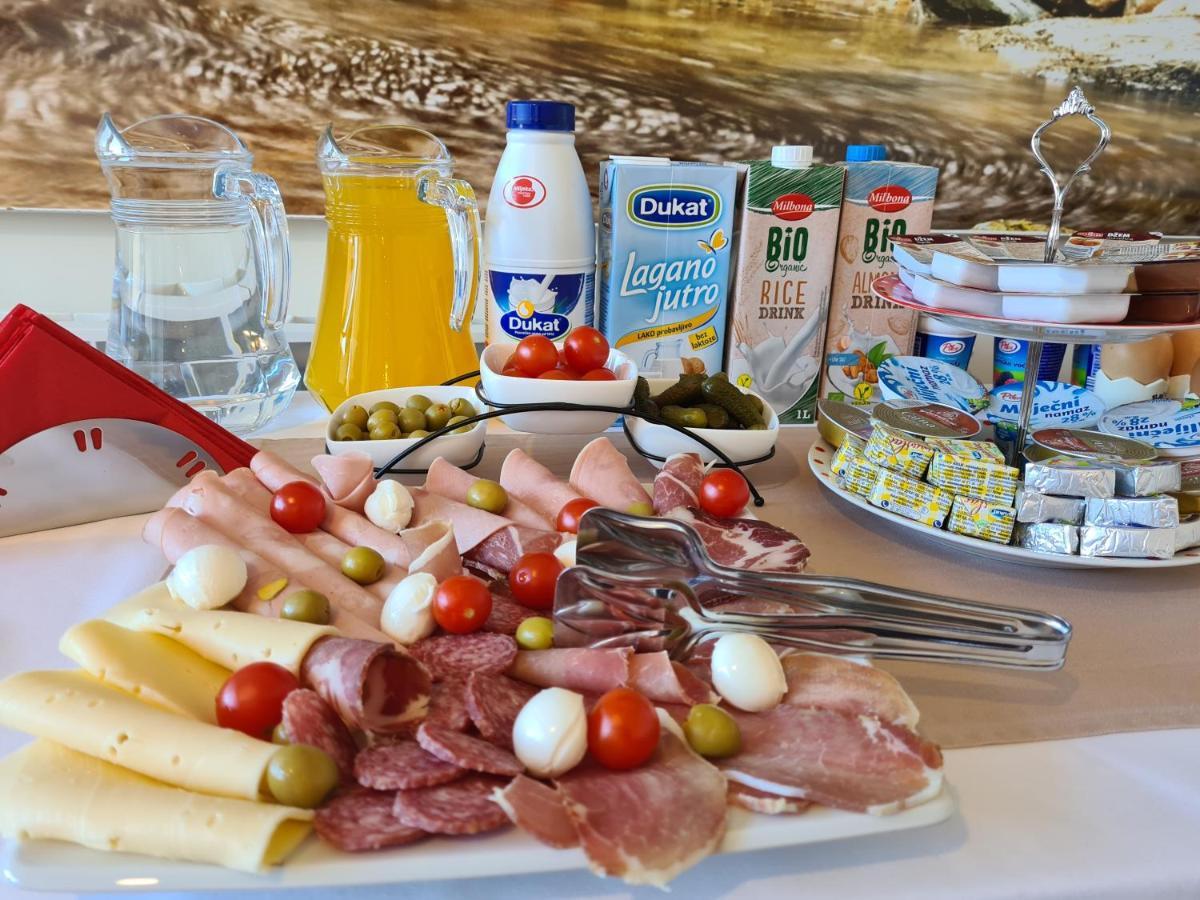 Guest House Slatki Snovi Knin Dış mekan fotoğraf