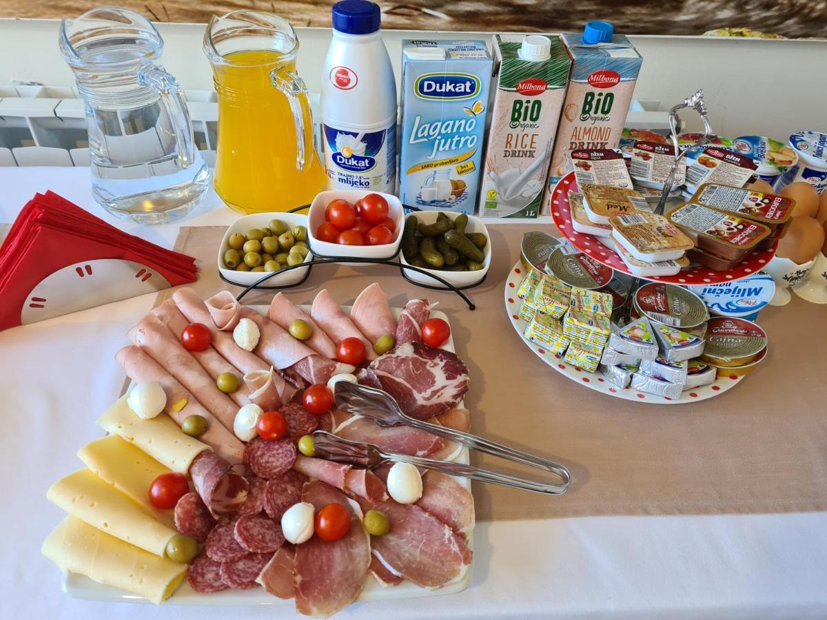 Guest House Slatki Snovi Knin Dış mekan fotoğraf