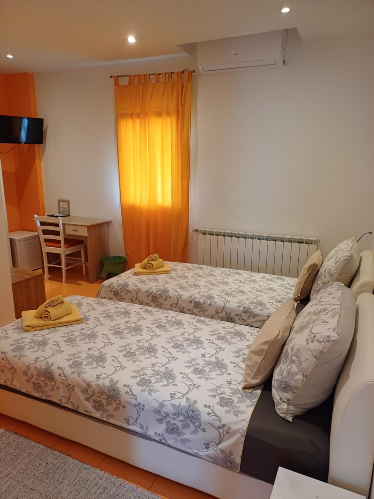 Guest House Slatki Snovi Knin Dış mekan fotoğraf